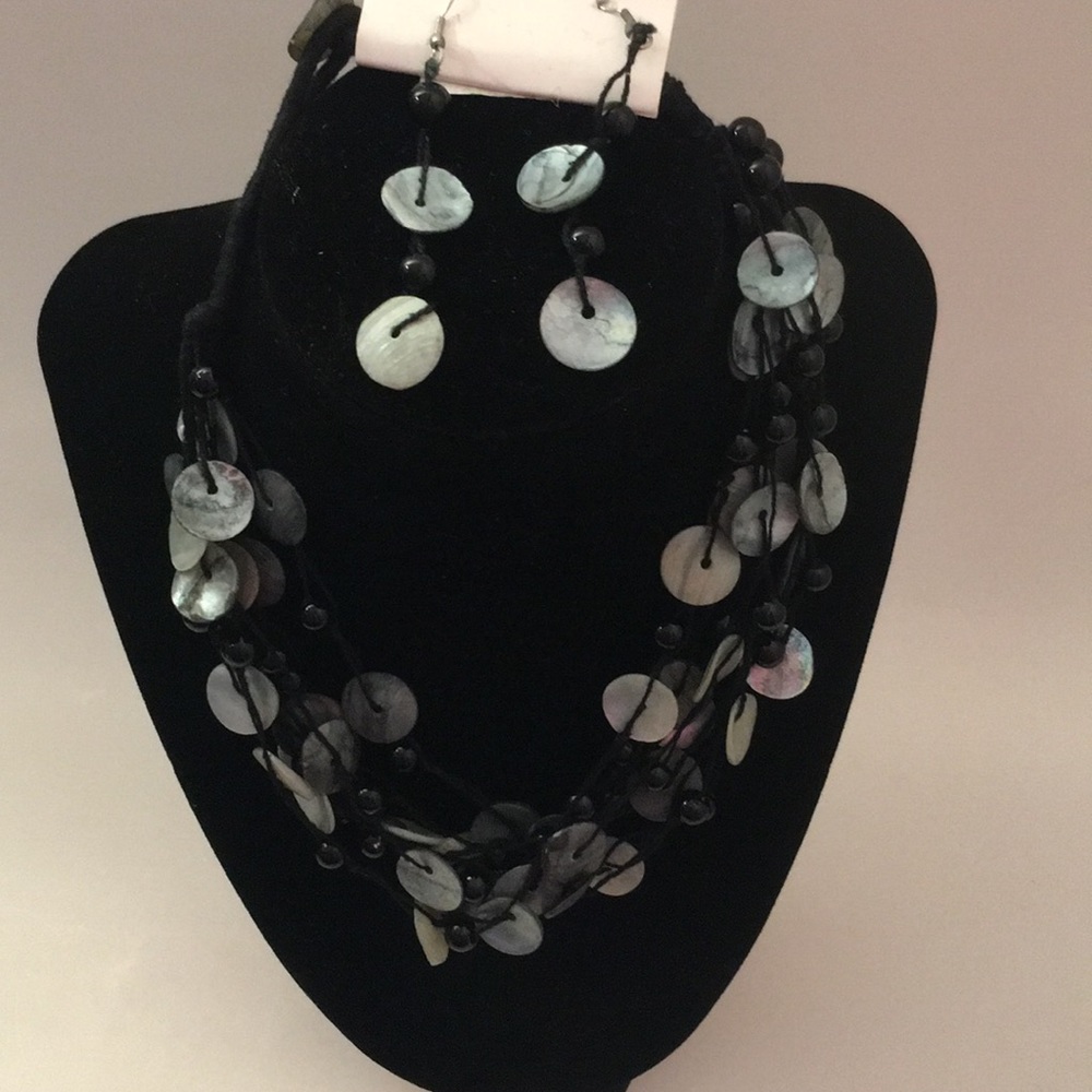 Grayish silver and black necklace set